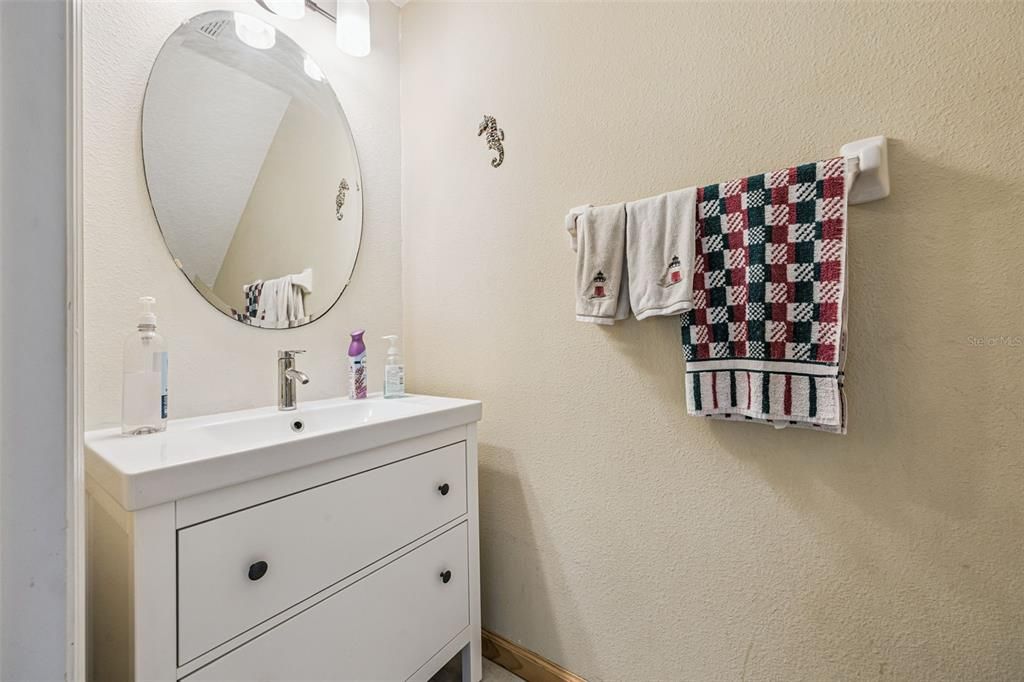 Active With Contract: $299,900 (3 beds, 2 baths, 1872 Square Feet)