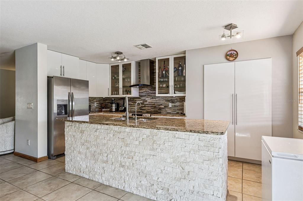 Active With Contract: $299,900 (3 beds, 2 baths, 1872 Square Feet)