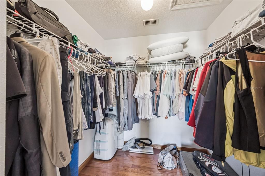 Active With Contract: $299,900 (3 beds, 2 baths, 1872 Square Feet)