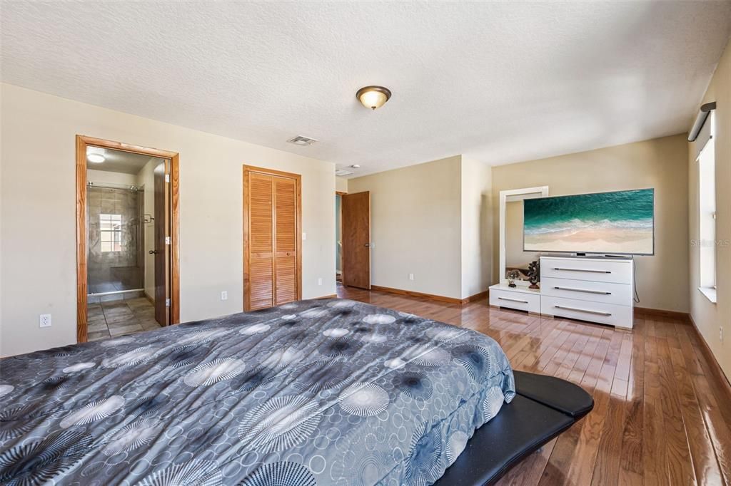 Active With Contract: $299,900 (3 beds, 2 baths, 1872 Square Feet)