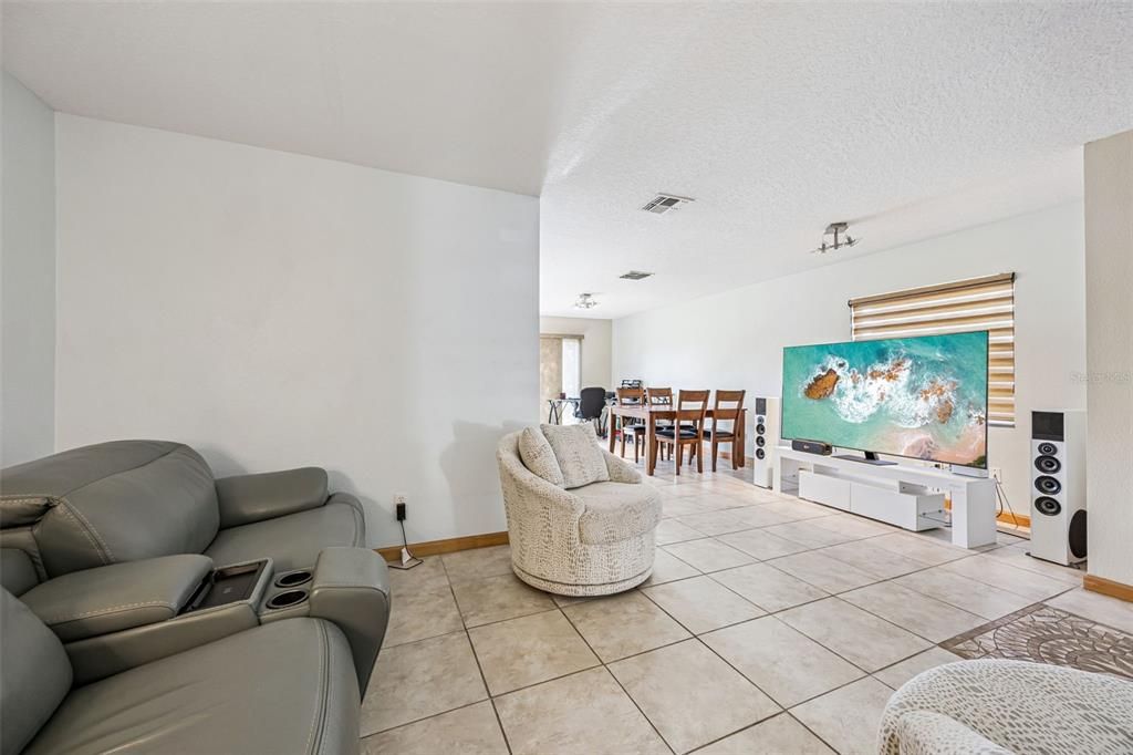 Active With Contract: $299,900 (3 beds, 2 baths, 1872 Square Feet)