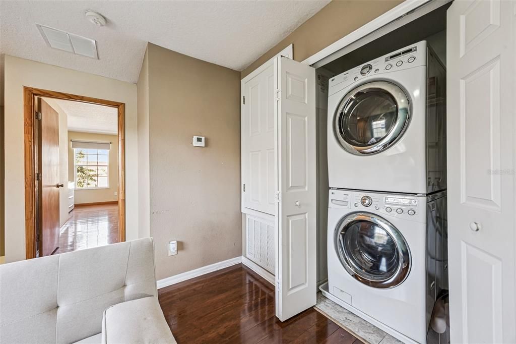 Active With Contract: $299,900 (3 beds, 2 baths, 1872 Square Feet)