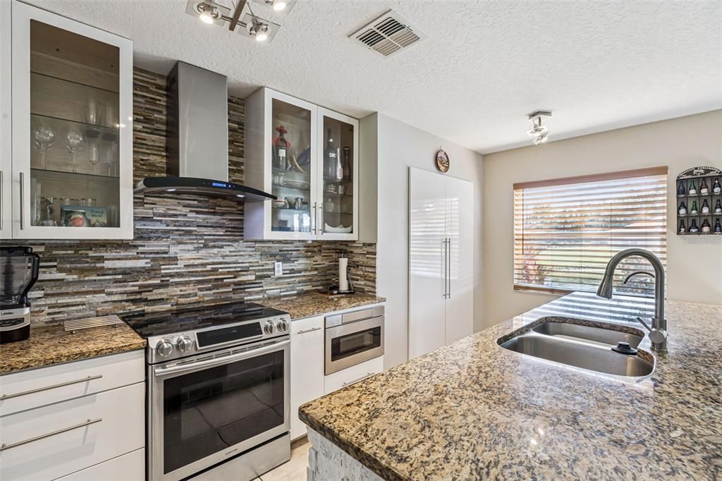 Active With Contract: $299,900 (3 beds, 2 baths, 1872 Square Feet)