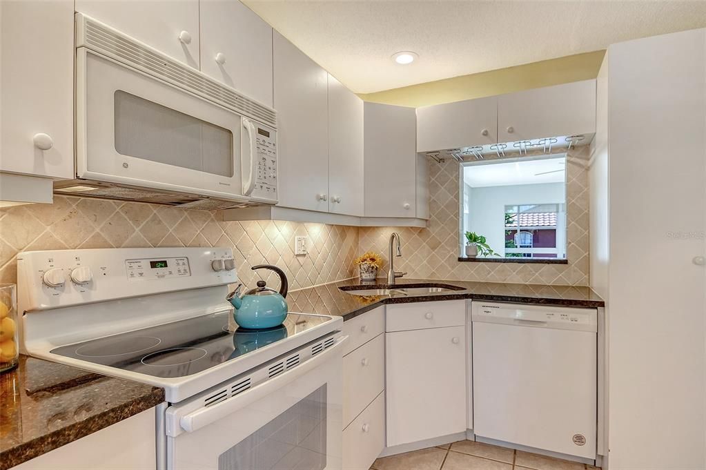 待售: $269,000 (2 贝兹, 2 浴室, 1169 平方英尺)