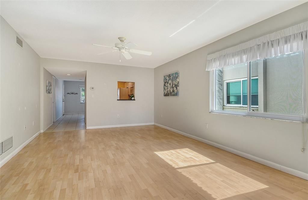 待售: $269,000 (2 贝兹, 2 浴室, 1169 平方英尺)