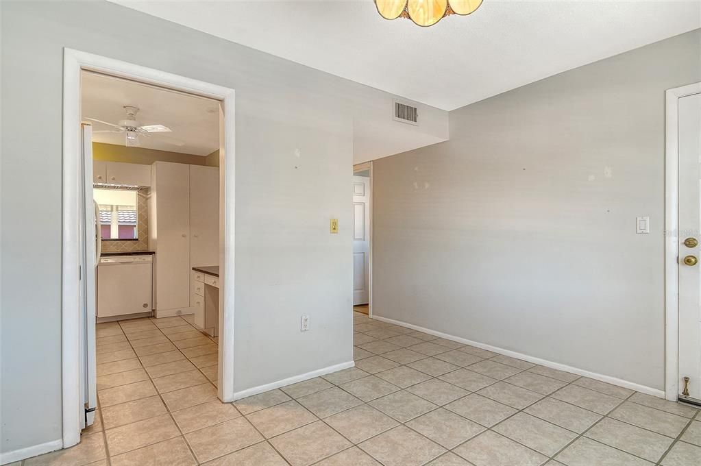 待售: $269,000 (2 贝兹, 2 浴室, 1169 平方英尺)