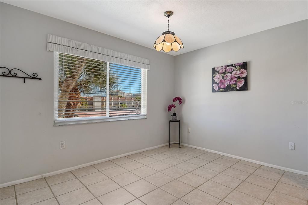 待售: $269,000 (2 贝兹, 2 浴室, 1169 平方英尺)