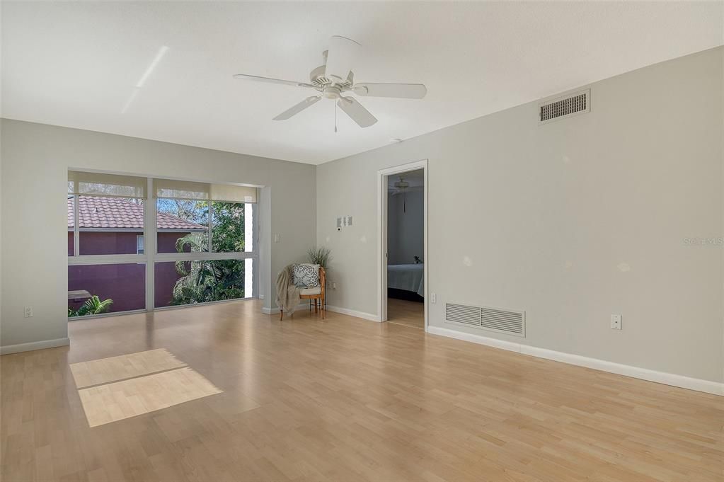 待售: $269,000 (2 贝兹, 2 浴室, 1169 平方英尺)