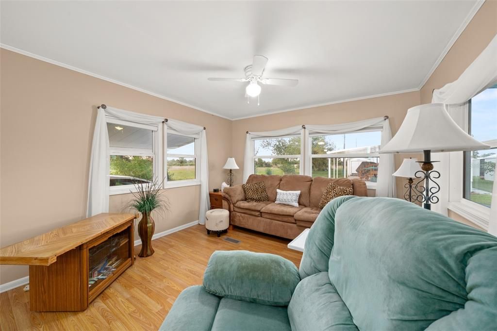 For Sale: $64,900 (2 beds, 1 baths, 672 Square Feet)