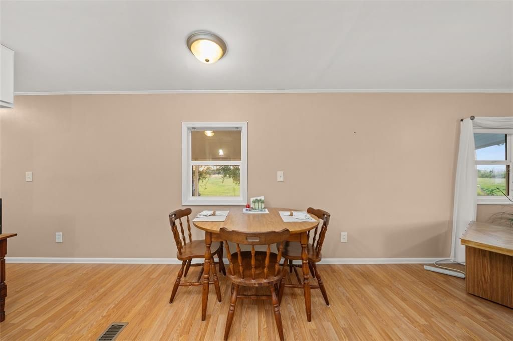 For Sale: $64,900 (2 beds, 1 baths, 672 Square Feet)