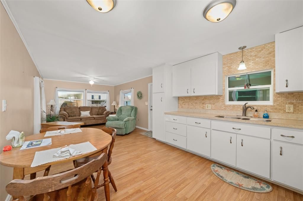 For Sale: $64,900 (2 beds, 1 baths, 672 Square Feet)