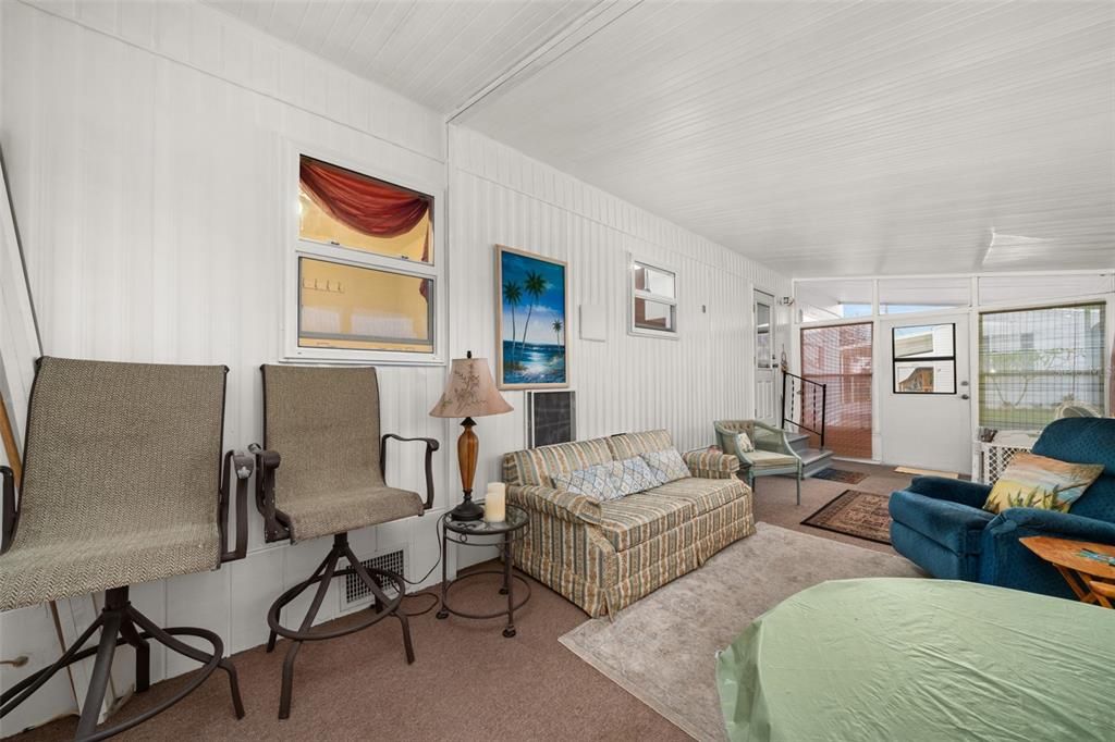 For Sale: $64,900 (2 beds, 1 baths, 672 Square Feet)