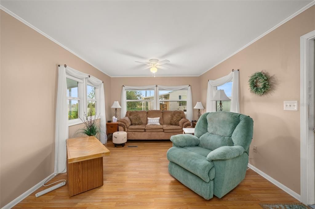 For Sale: $64,900 (2 beds, 1 baths, 672 Square Feet)