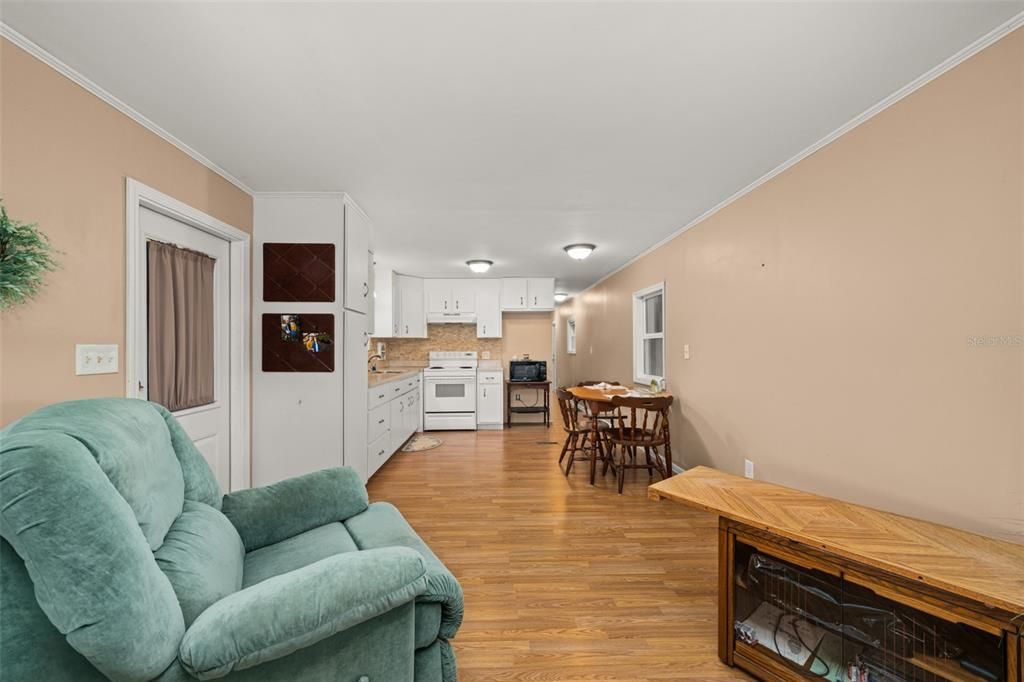 For Sale: $64,900 (2 beds, 1 baths, 672 Square Feet)