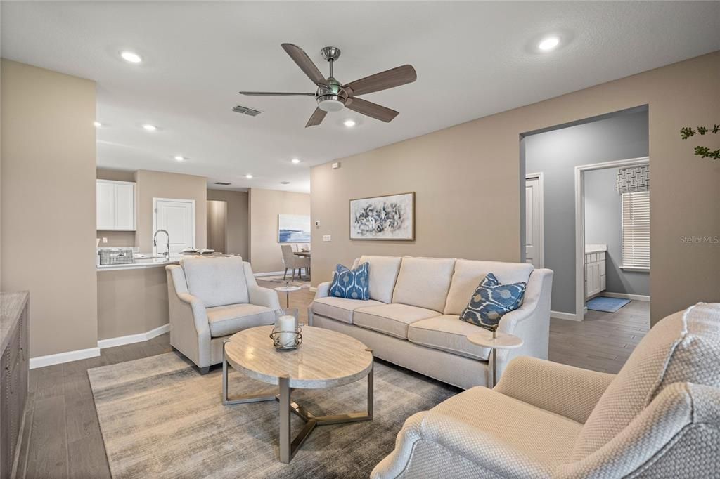 待售: $359,990 (4 贝兹, 3 浴室, 2173 平方英尺)