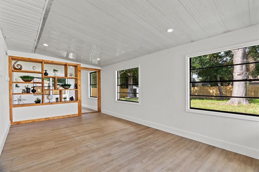 Active With Contract: $319,000 (3 beds, 2 baths, 1742 Square Feet)