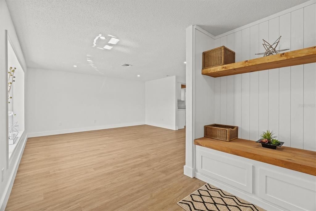 Active With Contract: $319,000 (3 beds, 2 baths, 1742 Square Feet)