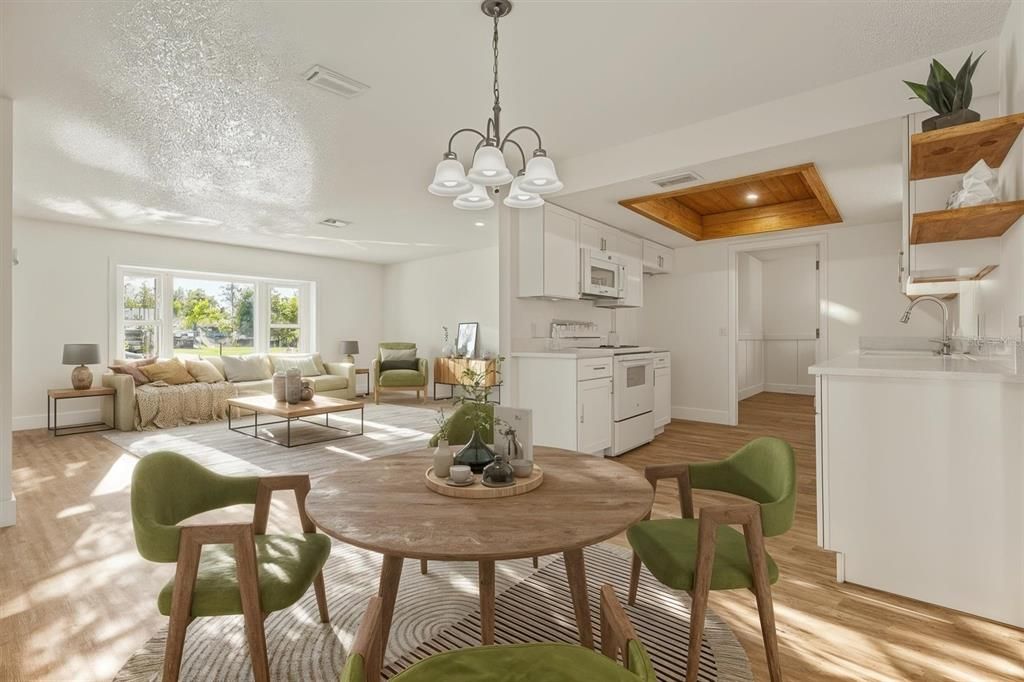 Active With Contract: $319,000 (3 beds, 2 baths, 1742 Square Feet)