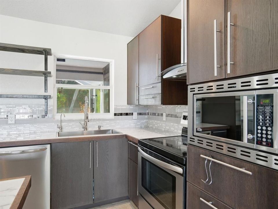 For Sale: $344,900 (3 beds, 2 baths, 1110 Square Feet)