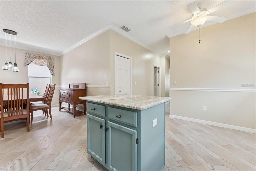 For Sale: $415,000 (3 beds, 2 baths, 1563 Square Feet)