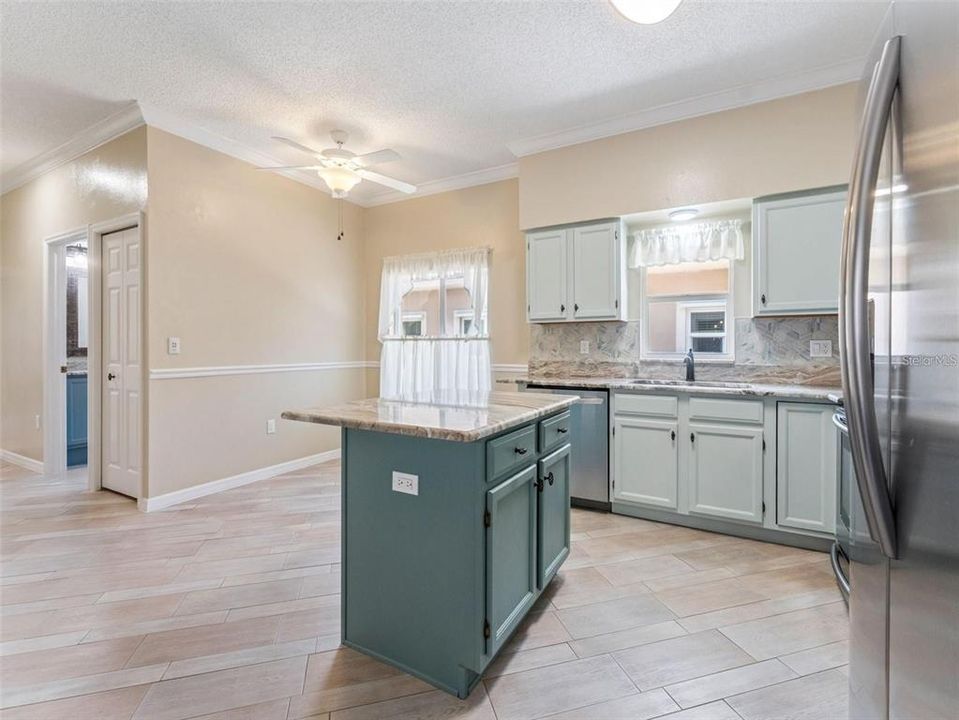 For Sale: $415,000 (3 beds, 2 baths, 1563 Square Feet)