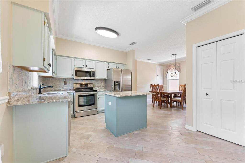 For Sale: $415,000 (3 beds, 2 baths, 1563 Square Feet)