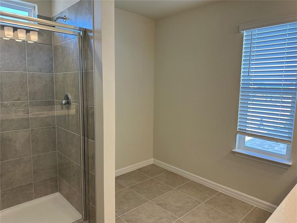 出租: $3,000 (5 贝兹, 3 浴室, 2615 平方英尺)