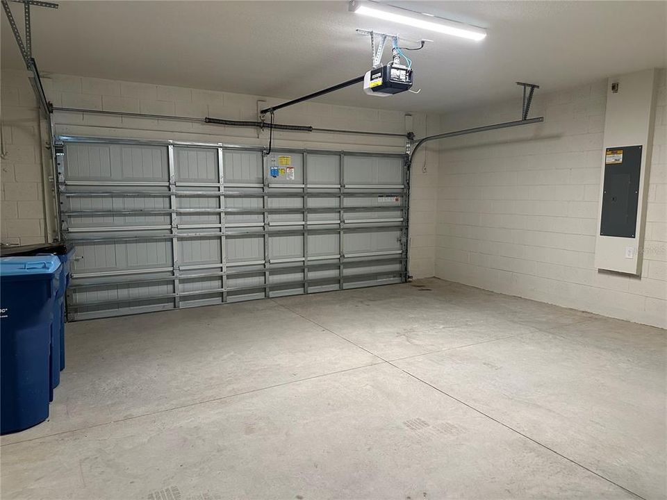 出租: $3,000 (5 贝兹, 3 浴室, 2615 平方英尺)