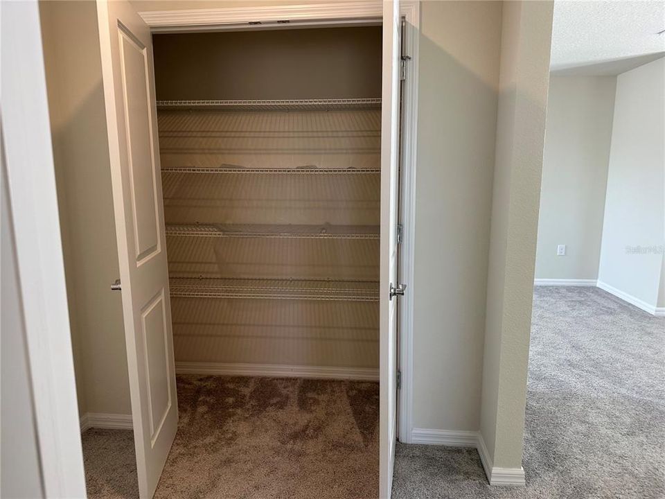 出租: $3,000 (5 贝兹, 3 浴室, 2615 平方英尺)