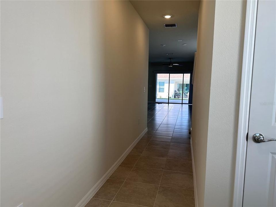 出租: $3,000 (5 贝兹, 3 浴室, 2615 平方英尺)