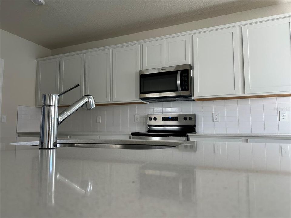 出租: $3,000 (5 贝兹, 3 浴室, 2615 平方英尺)