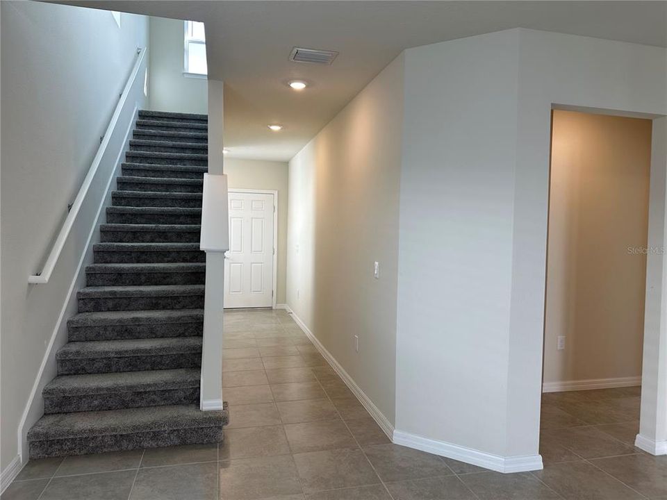 出租: $3,000 (5 贝兹, 3 浴室, 2615 平方英尺)