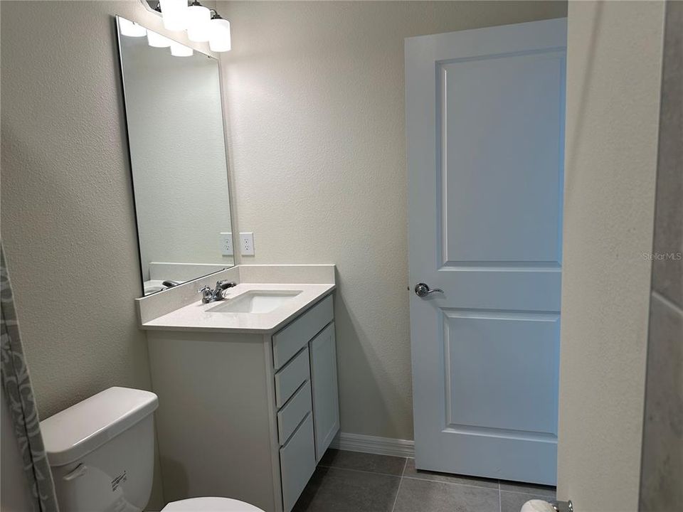 出租: $3,000 (5 贝兹, 3 浴室, 2615 平方英尺)