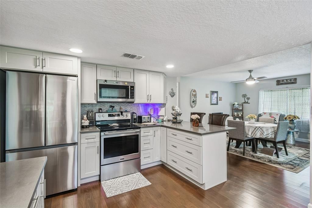 Под контрактом: $320,000 (2 спален, 2 ванн, 1358 Квадратных фут)