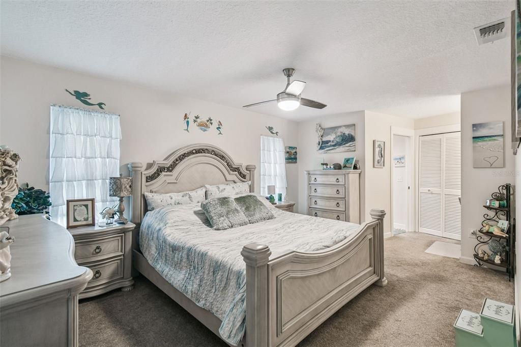 Под контрактом: $320,000 (2 спален, 2 ванн, 1358 Квадратных фут)