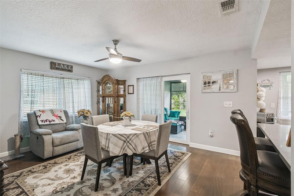 Под контрактом: $320,000 (2 спален, 2 ванн, 1358 Квадратных фут)