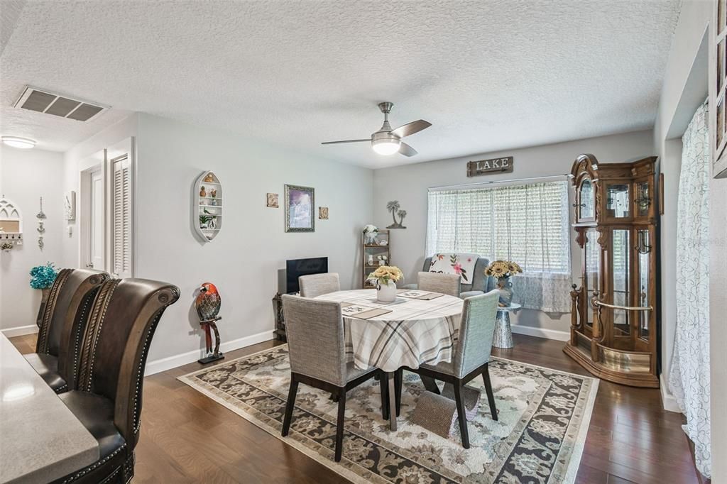 Под контрактом: $320,000 (2 спален, 2 ванн, 1358 Квадратных фут)