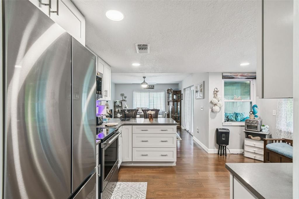 Под контрактом: $320,000 (2 спален, 2 ванн, 1358 Квадратных фут)