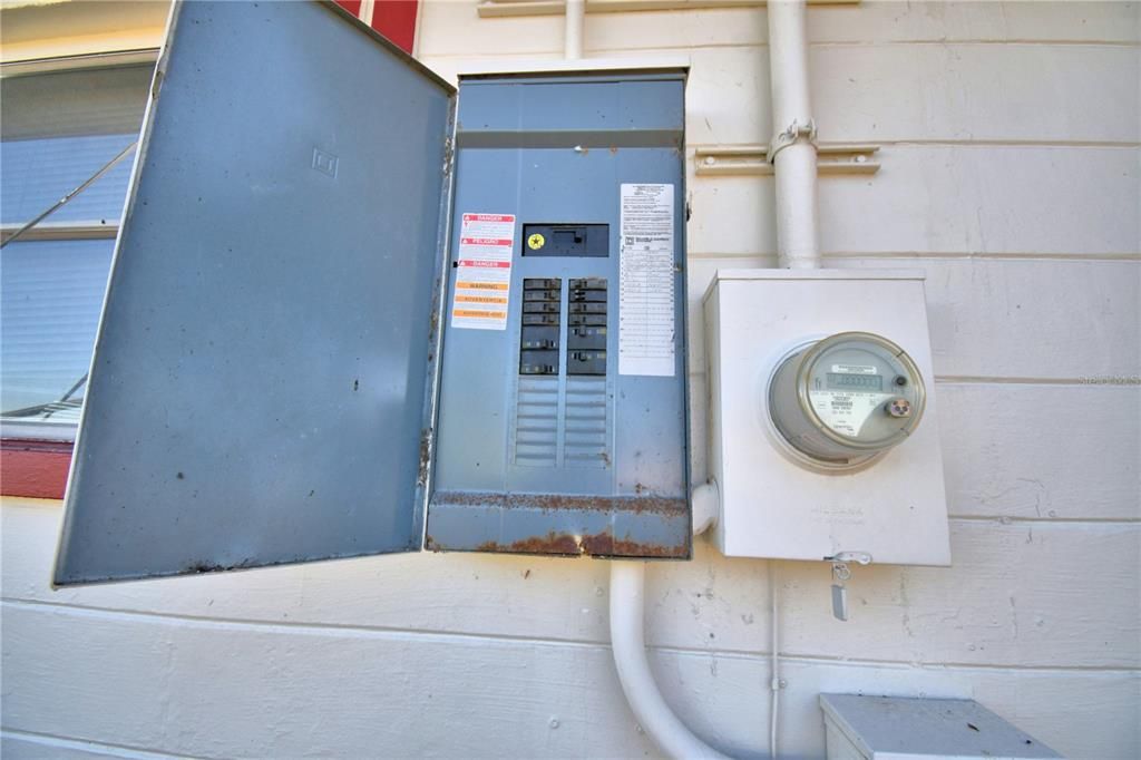 待售: $335,000 (3 贝兹, 1 浴室, 1048 平方英尺)