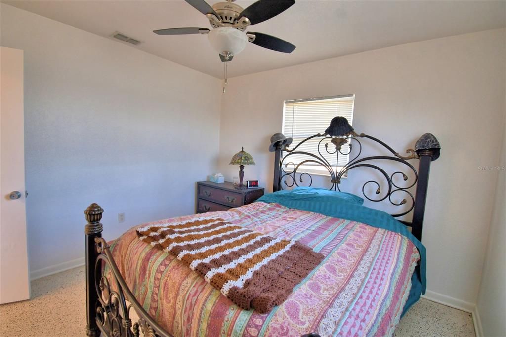 待售: $335,000 (3 贝兹, 1 浴室, 1048 平方英尺)