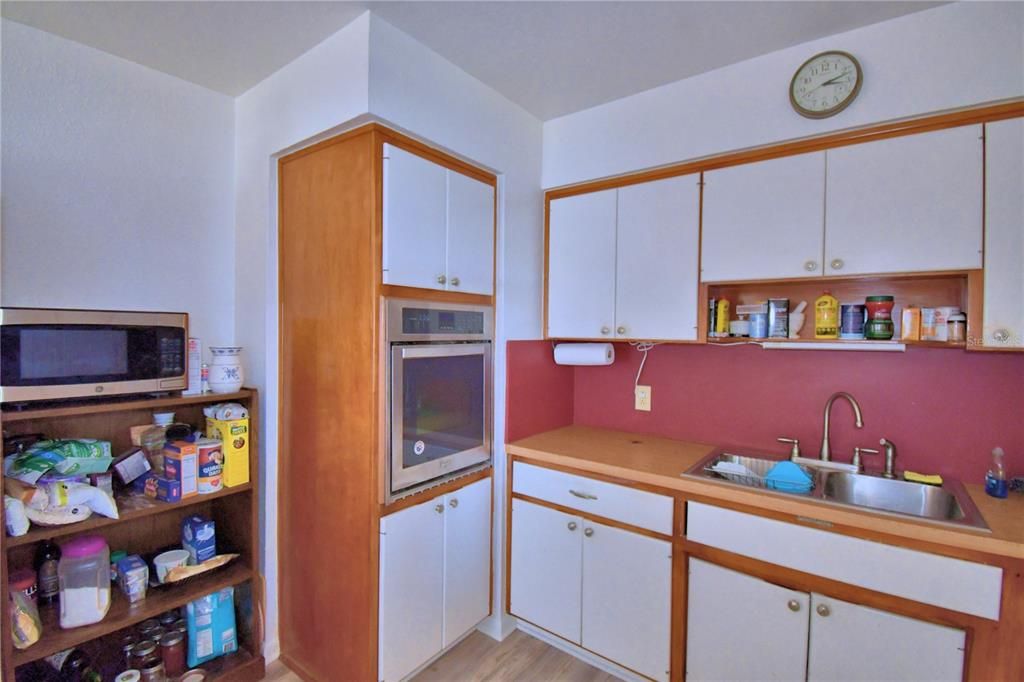 待售: $335,000 (3 贝兹, 1 浴室, 1048 平方英尺)