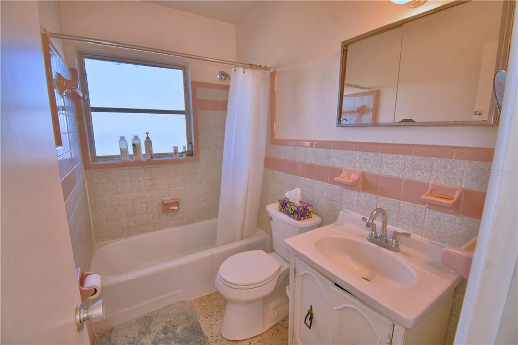 待售: $335,000 (3 贝兹, 1 浴室, 1048 平方英尺)