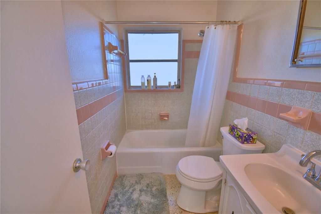 待售: $335,000 (3 贝兹, 1 浴室, 1048 平方英尺)