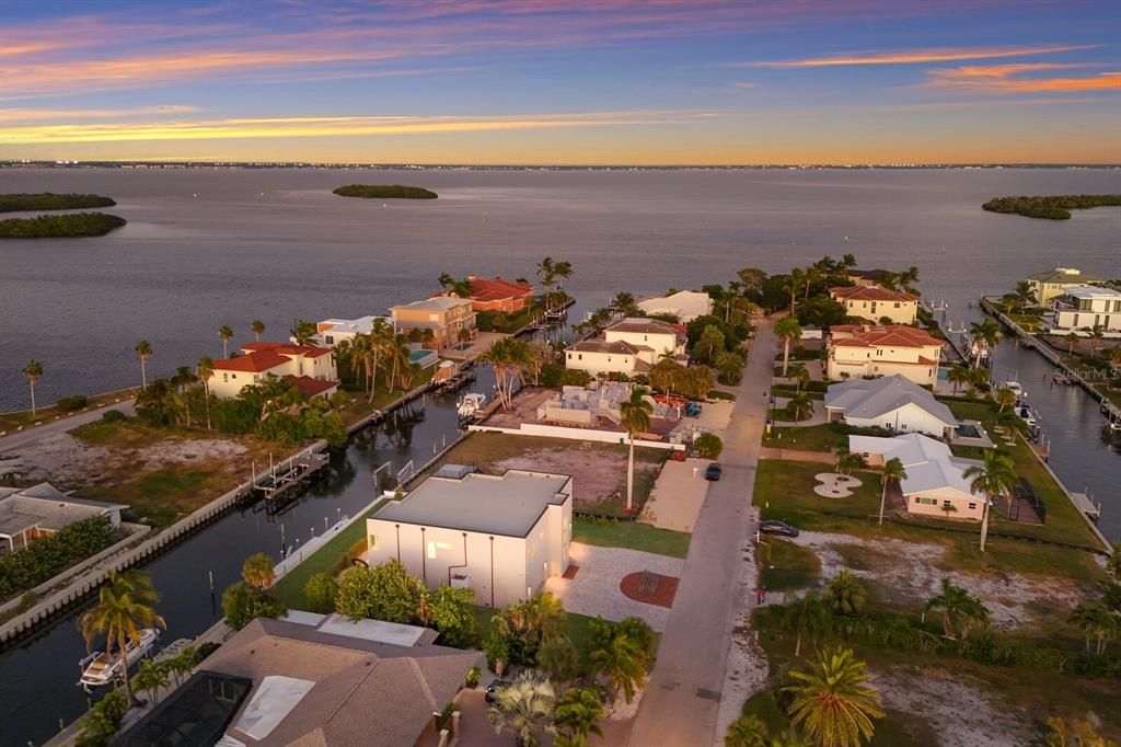 For Sale: $3,190,000 (3 beds, 3 baths, 3428 Square Feet)