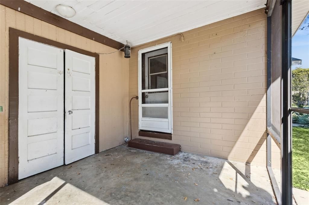 合同活跃: $198,000 (2 贝兹, 1 浴室, 1376 平方英尺)