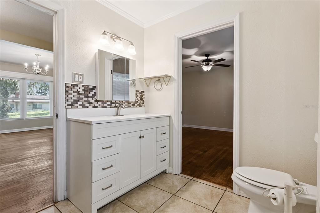 合同活跃: $198,000 (2 贝兹, 1 浴室, 1376 平方英尺)