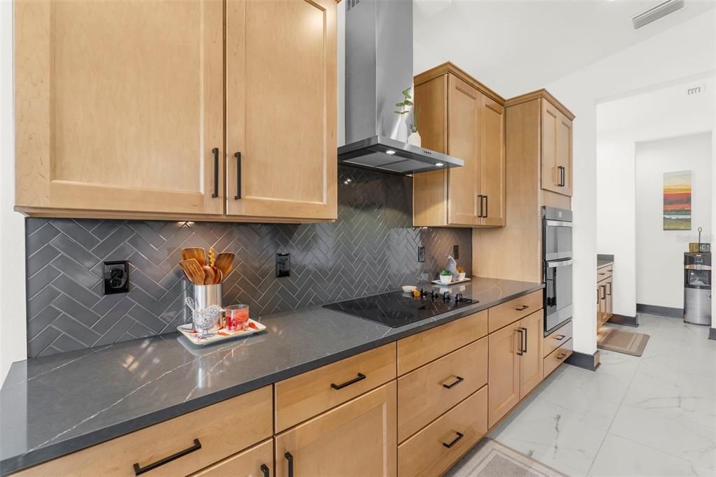 出租: $3,595 (4 贝兹, 3 浴室, 2192 平方英尺)