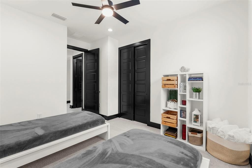 出租: $3,595 (4 贝兹, 3 浴室, 2192 平方英尺)