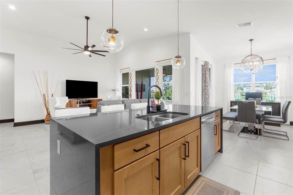 出租: $3,595 (4 贝兹, 3 浴室, 2192 平方英尺)