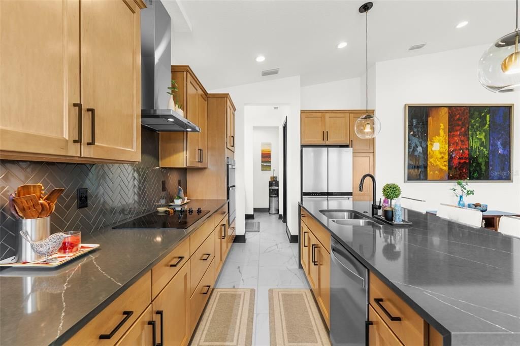 出租: $3,595 (4 贝兹, 3 浴室, 2192 平方英尺)